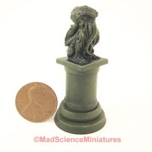 Cthulhu Statue Dollhouse Miniature H P Lovecraft Gothic Horror D107 1:12 Scale Model Spooky Halloween Old One Elder God Oddity
