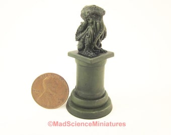 Estatua de Cthulhu en miniatura para casa de muñecas, estilo H. P. Lovecraft, terror gótico, D107, escala 1:12, modelo espeluznante, Halloween, Primigenio, Dios Antiguo, rareza