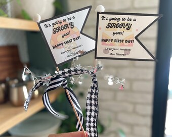 Bandiera/etichetta "Ritorno a scuola" in stile Groovy, regalo per studenti (download digitale)