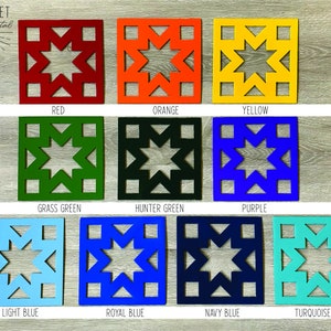 Puede incluir: Una colecci&oacute;n de cortes cuadrados de metal de varios colores, cada uno con un dise&ntilde;o de estrella. Los colores incluyen rojo, naranja, amarillo, verde hierba, verde cazador, morado, azul claro, azul real, azul marino y turquesa. El texto "MAIN STREET Custom Metal" es visible.