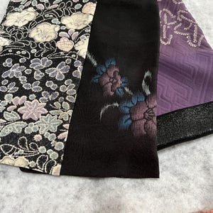 Emozionante sciarpa kimono giapponese in seta nera e viola