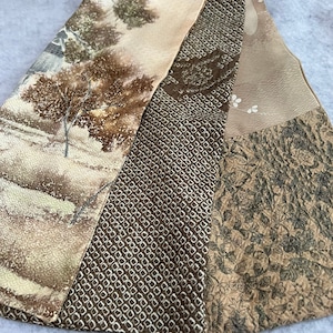 Sciarpa kimono in seta con alberi e tempio