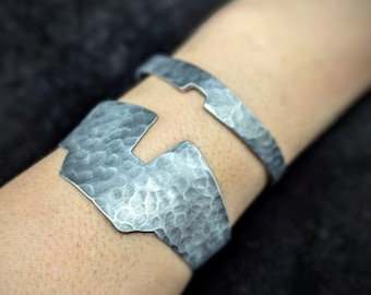 PENTHESILEA Aluminum Cuff Bracelet: Sci-Fi Armor Bracer