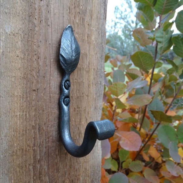 Decorative Forged Leaf Iron Bath Towel Hook