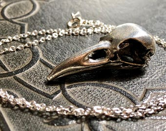 Realistic Crow Cast Metal Bird Skull Heavy Metal Crow Skull Replica Necklace Pendant on Fine Silver Tone Chain