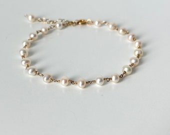 Pulsera de perlas, joyería de perlas, pulsera de boda, pulsera nupcial, regalo de dama de honor, idea de regalo del día de la madre, joyería de mamá e hija