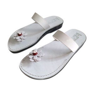 Women&#39;s White Leather Sandals, Classic Summer Everyday Shoes for Women, Ladies&#39; Unique Flats Flip Flops for Comfort Walking, TOE POST