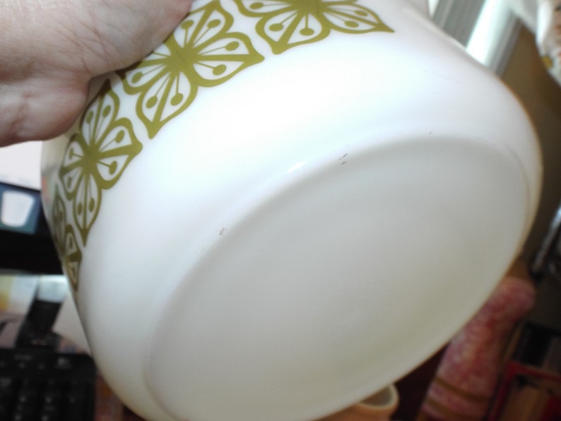 Retro Pyrex Large 60s Pyrex Casserole Avocado Verde Square Autumn Floral Pattern
