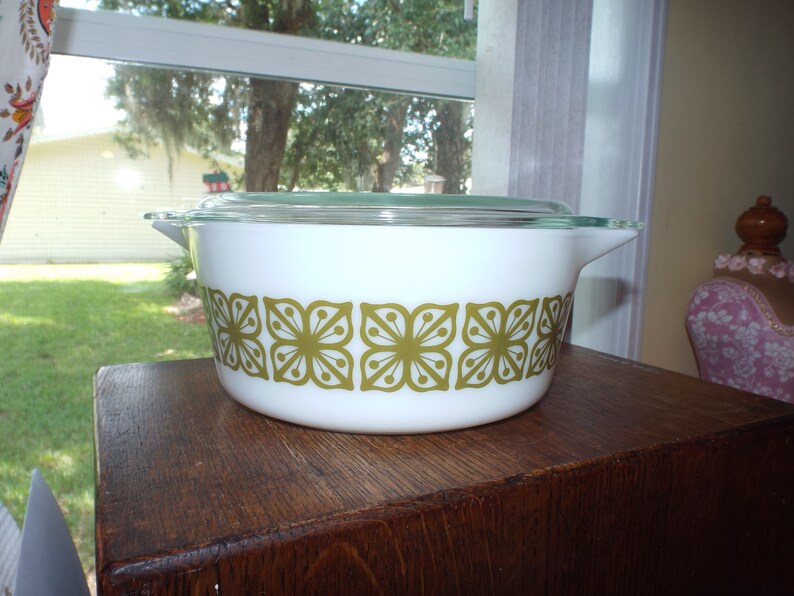 Retro Pyrex Large 60s Pyrex Casserole Avocado Verde Square Autumn Floral Pattern