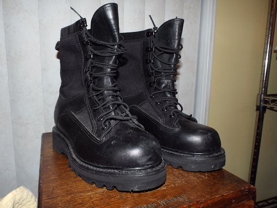 Women's Black Work Boots Vibram Size 4 