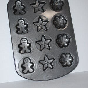 12 Cupcake Holder Non-Stick Carbon Steel Pan - Baketivity