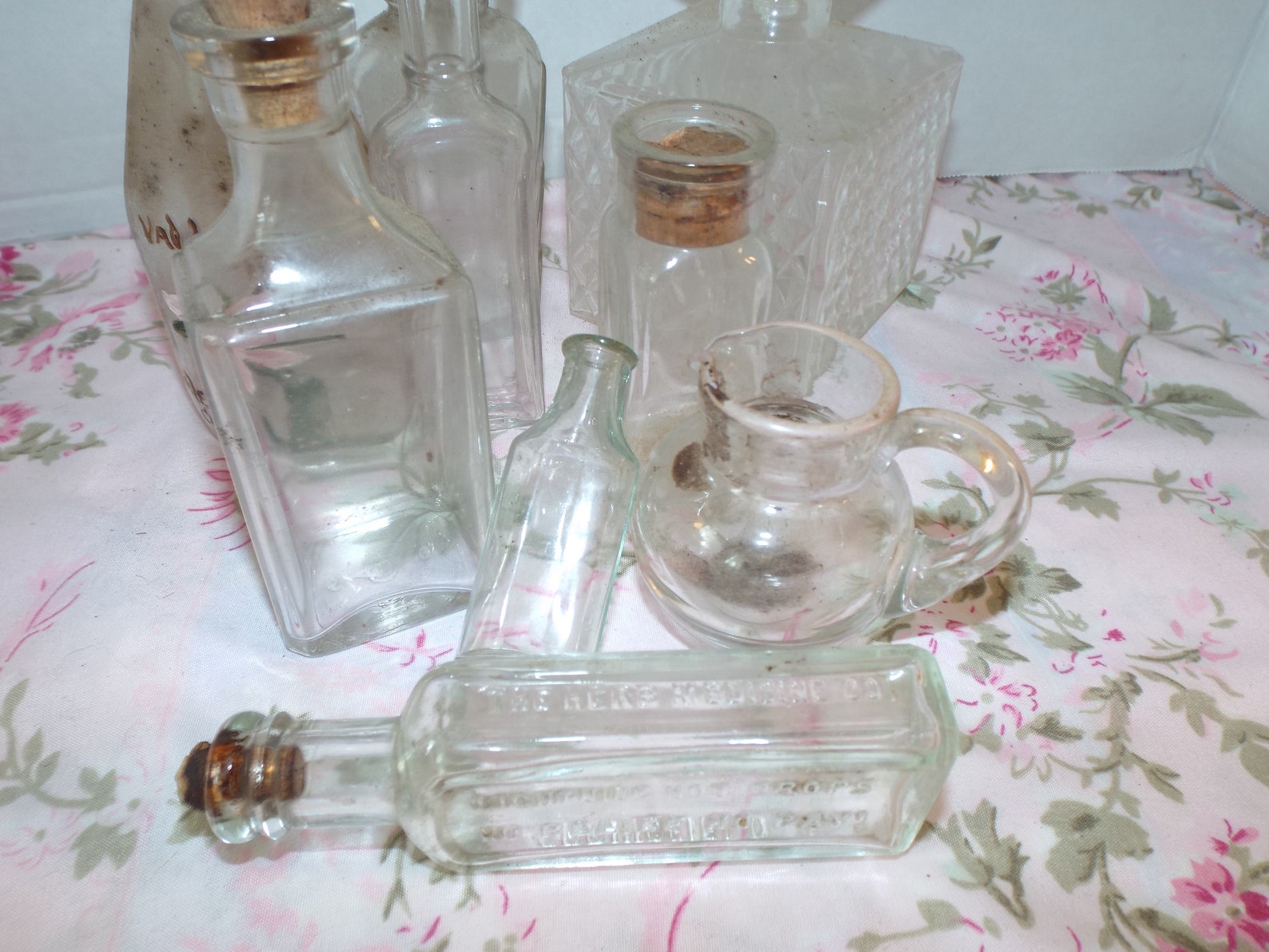 Boticario antiguo Botellas Gabinete de Curiosidades | Etsy