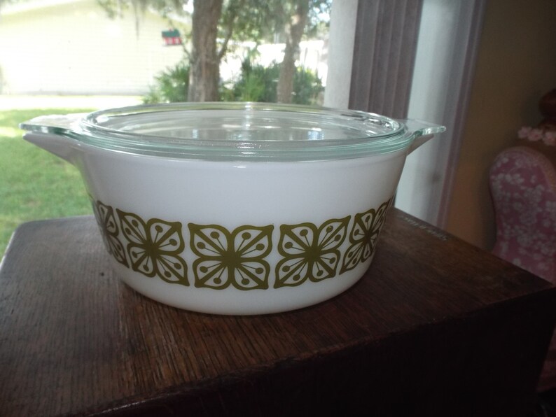 Retro Pyrex Large 60s Pyrex Casserole Avocado Verde Square Autumn Floral Pattern