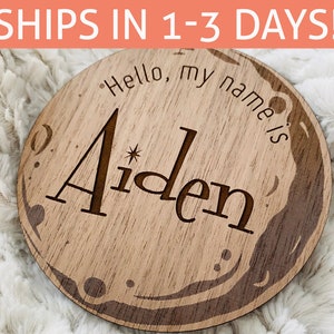 Faire-part de bébé en bois gravé : thème de la lune