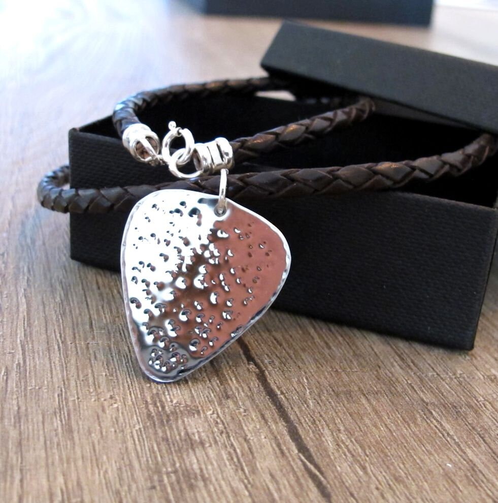 ネックレス・ペンダント ROMANTINUER SN179 Pick Pendant Leather Necklace il_fullxfull.3172609492_jg5c.jpg