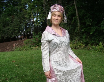 Price Reduced Queen Costume Adult Halloween Theater Masquerade