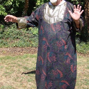 Men&#39;s 2X Wizard King Costume Robe: Black & Gold Renaissance Faire