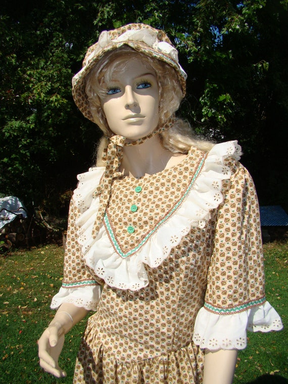 green emerald velvet dress Antique Bonnet – Better Dresses Vintage main image 0