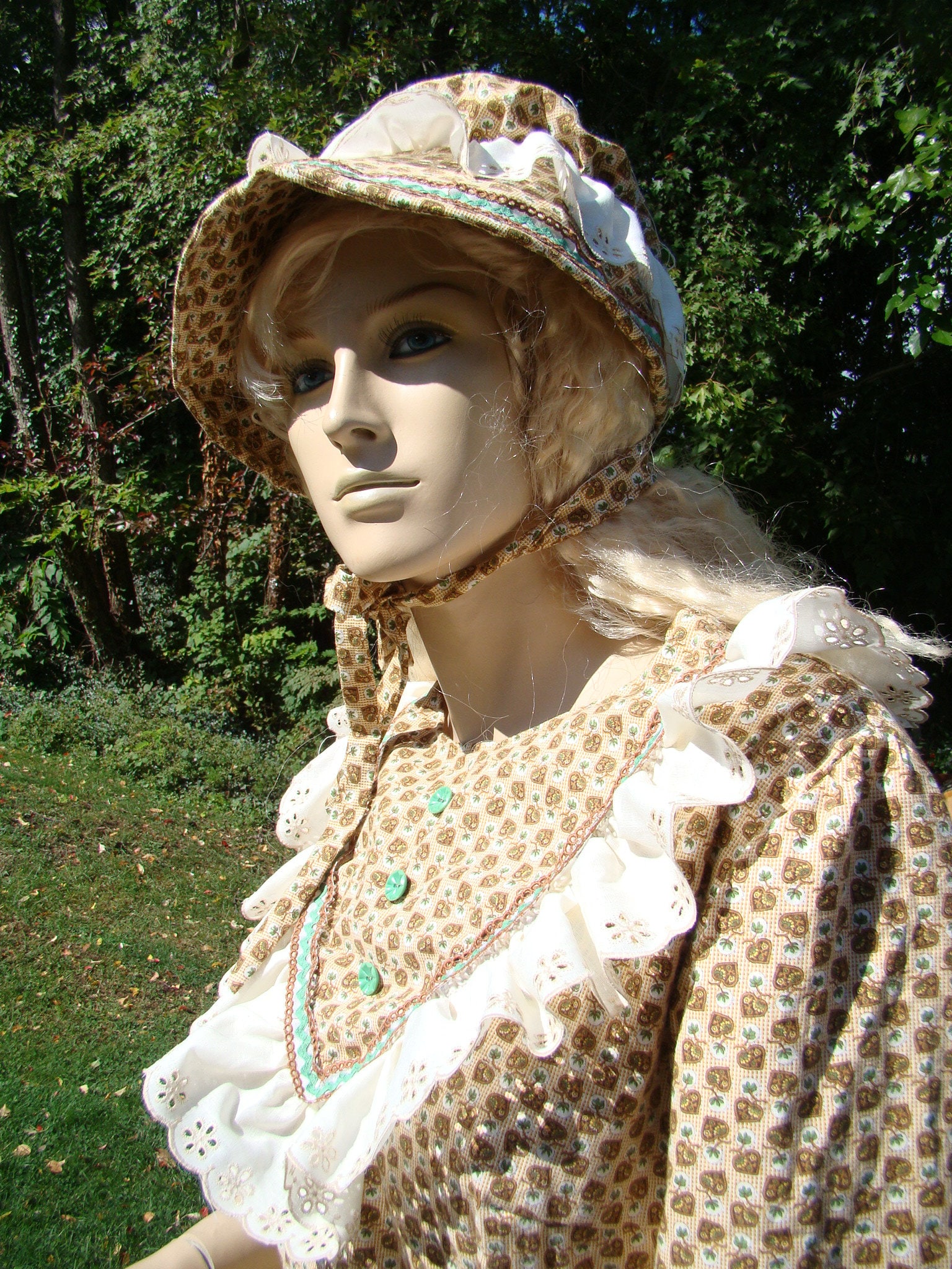 Womens Vtg Bonnet Hat Quilted Prairie Cottagecore Pioneer‎ Costume Victorian Victorian Bonnet With Pink Ribbons and Flowers, Adult Size  main image 3