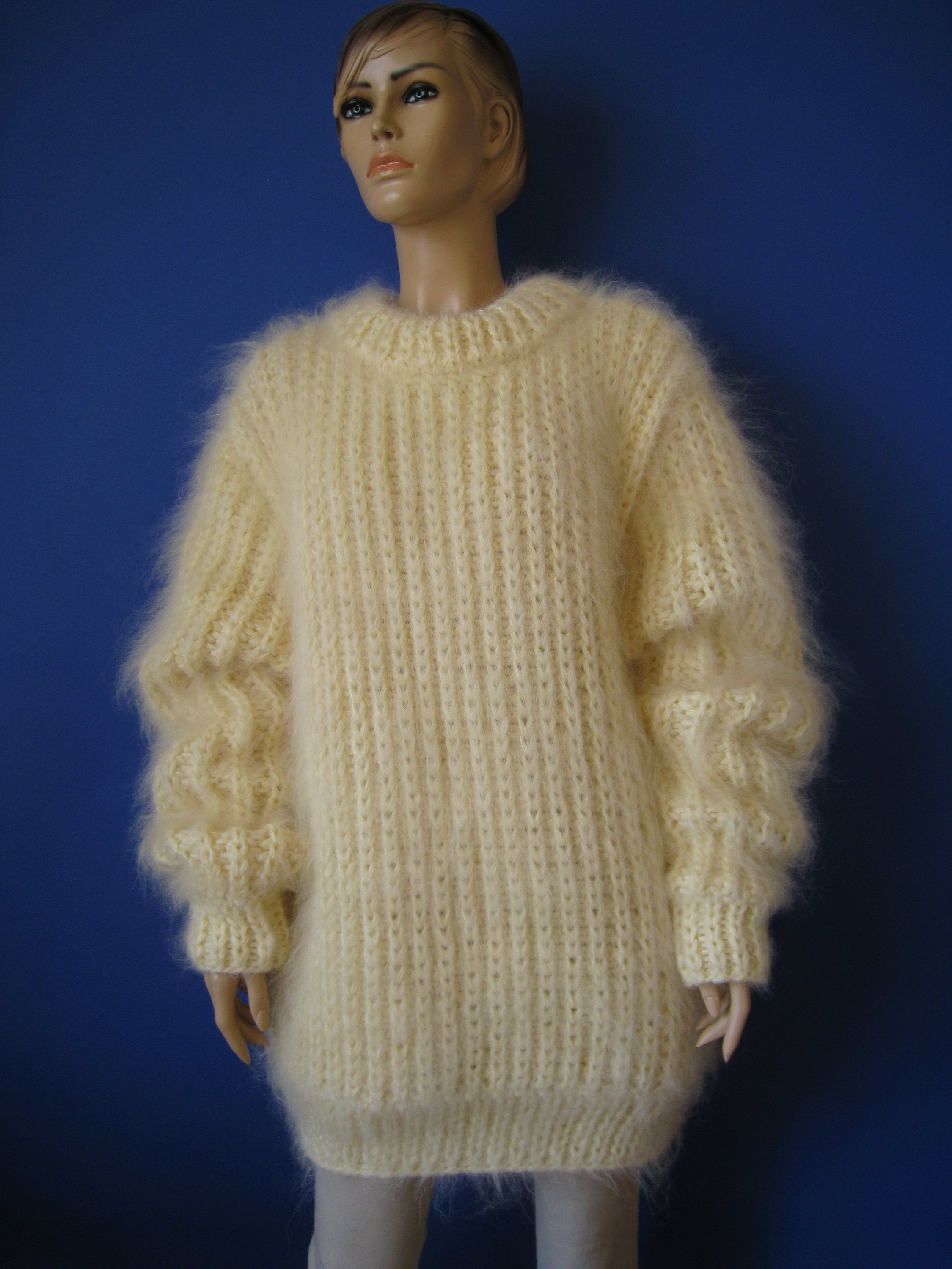 Nuevo suéter de mohair color marfil tejido a mano