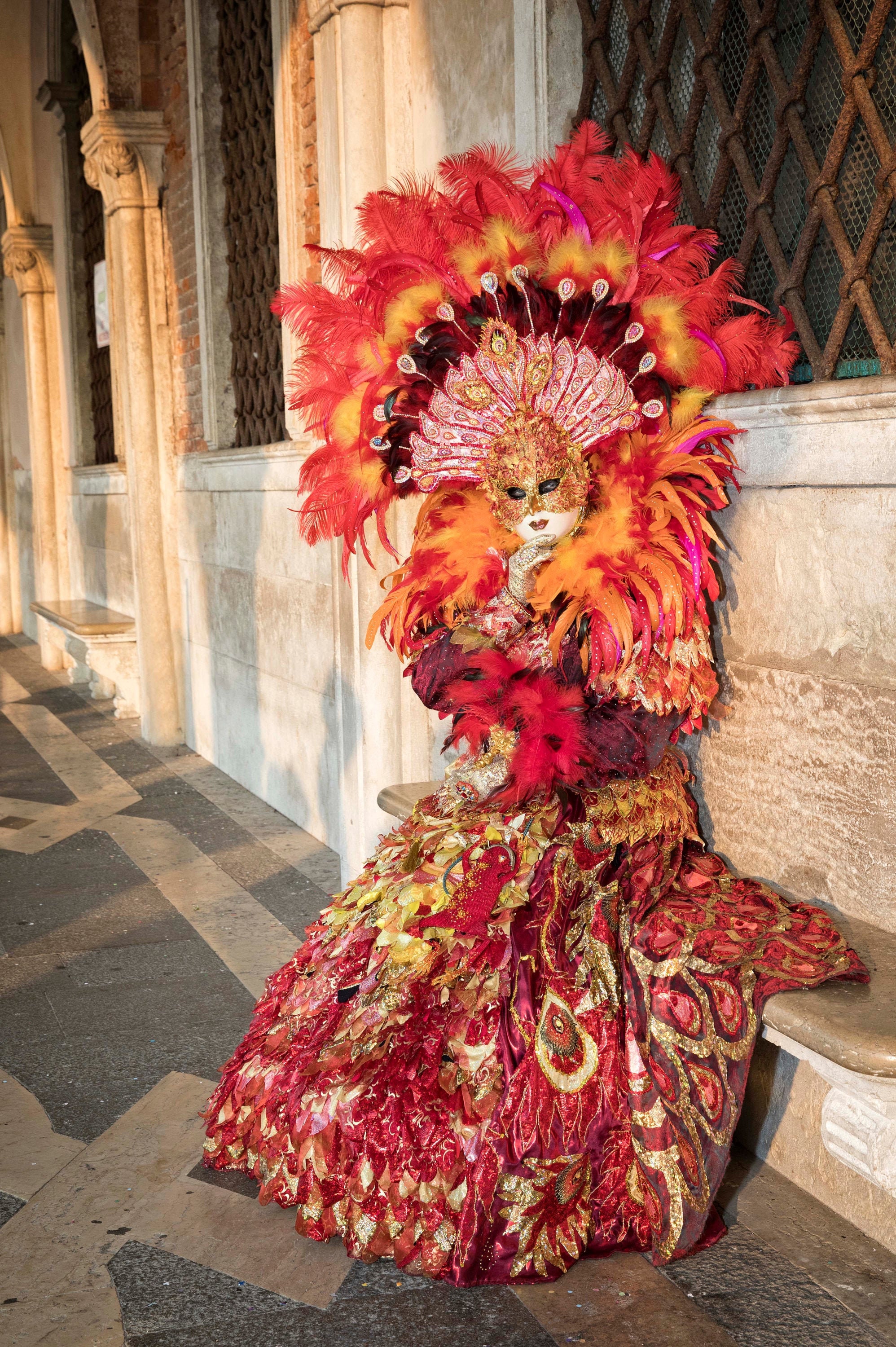 Carnaval De Venecia 2019 Disfraz De Carnaval Veneciano Máscara De Carnaval  Veneciana Venecia, Italia Fotografía editorial - Imagen de modelo, pluma:  162618242