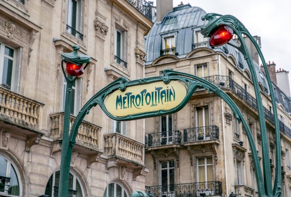 Plaque Originale Du Métropolitain De Paris - Ancienne - Métal Rouge Rectangulaire - 15,3 Kg - Excellent état