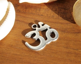 20pcs Om pendant, Buddhist pendant, bohemian pendant, religious pendants, Om pendant, silver Om, Buddha  pendant