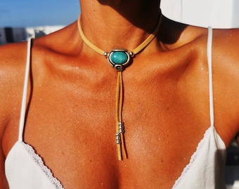 Ręcznie robiony skórzany naszyjnik choker • Wisiorek z turkusem, srebrne koraliki