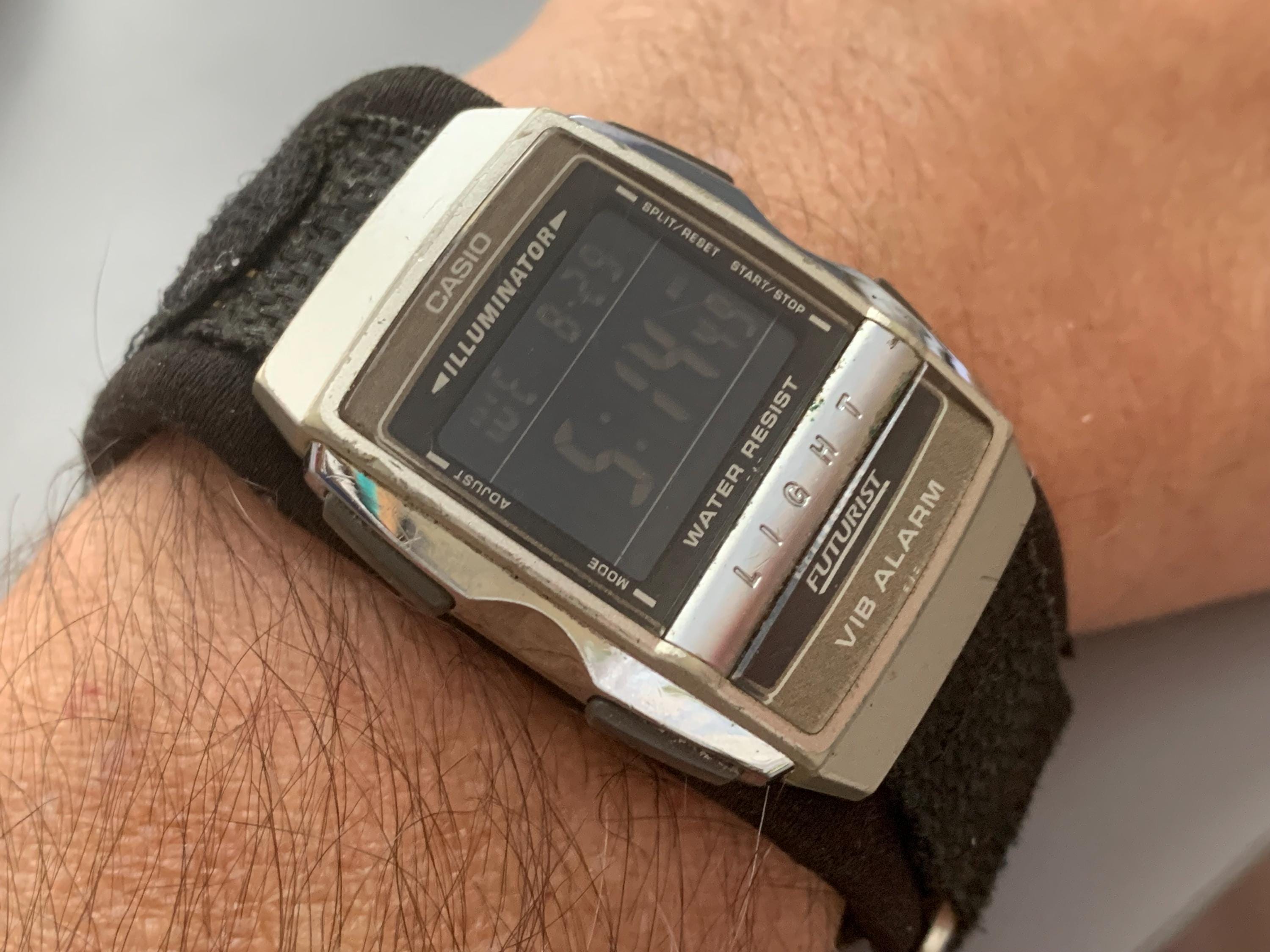 MENS CASSIO Futurist Illuminator Vintage Digital: VIB Alarm, Click