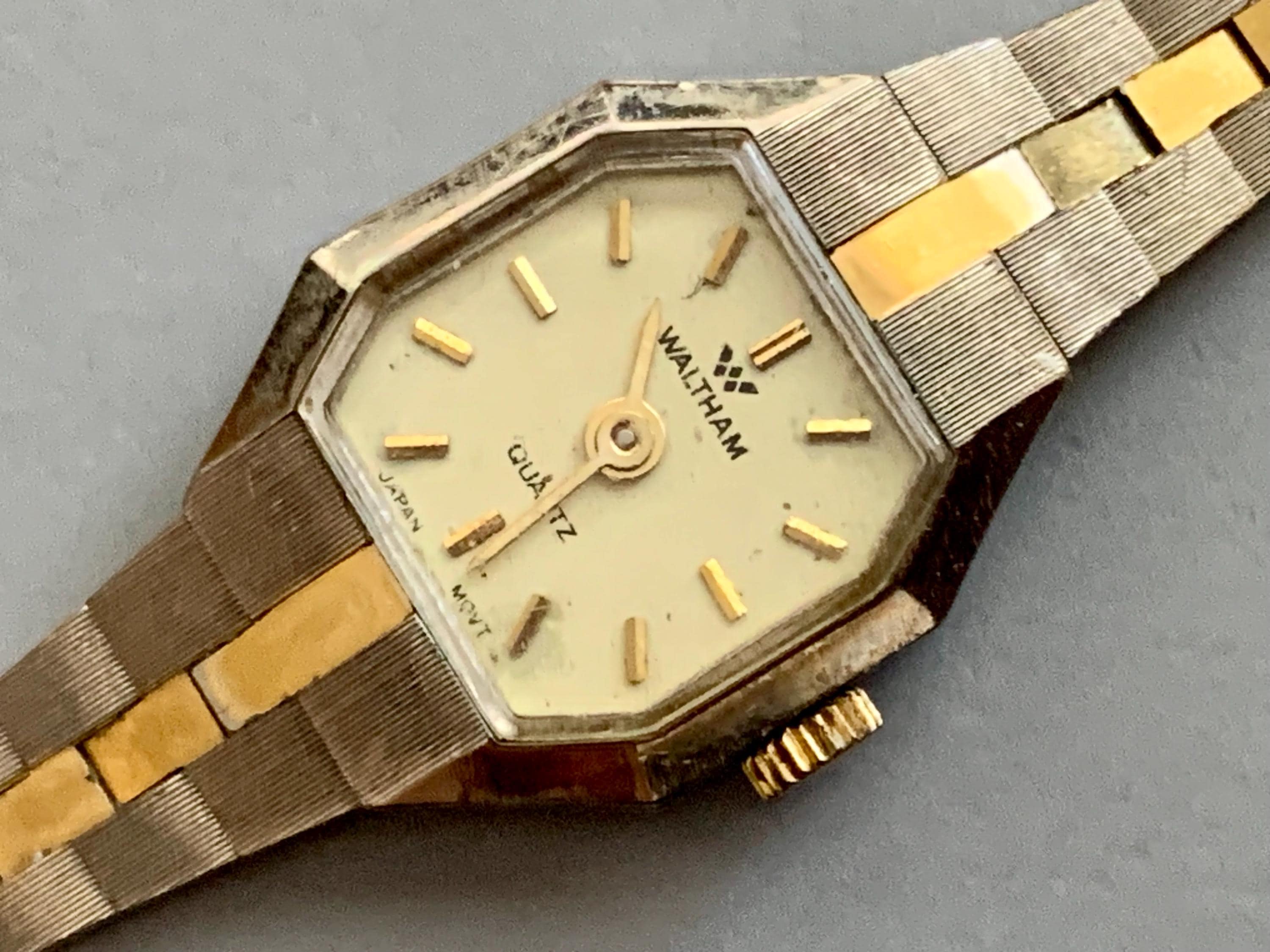 WALTHAM WOMENS WATCH 1968 Vintage Quartz Cocktail Watch: Gold