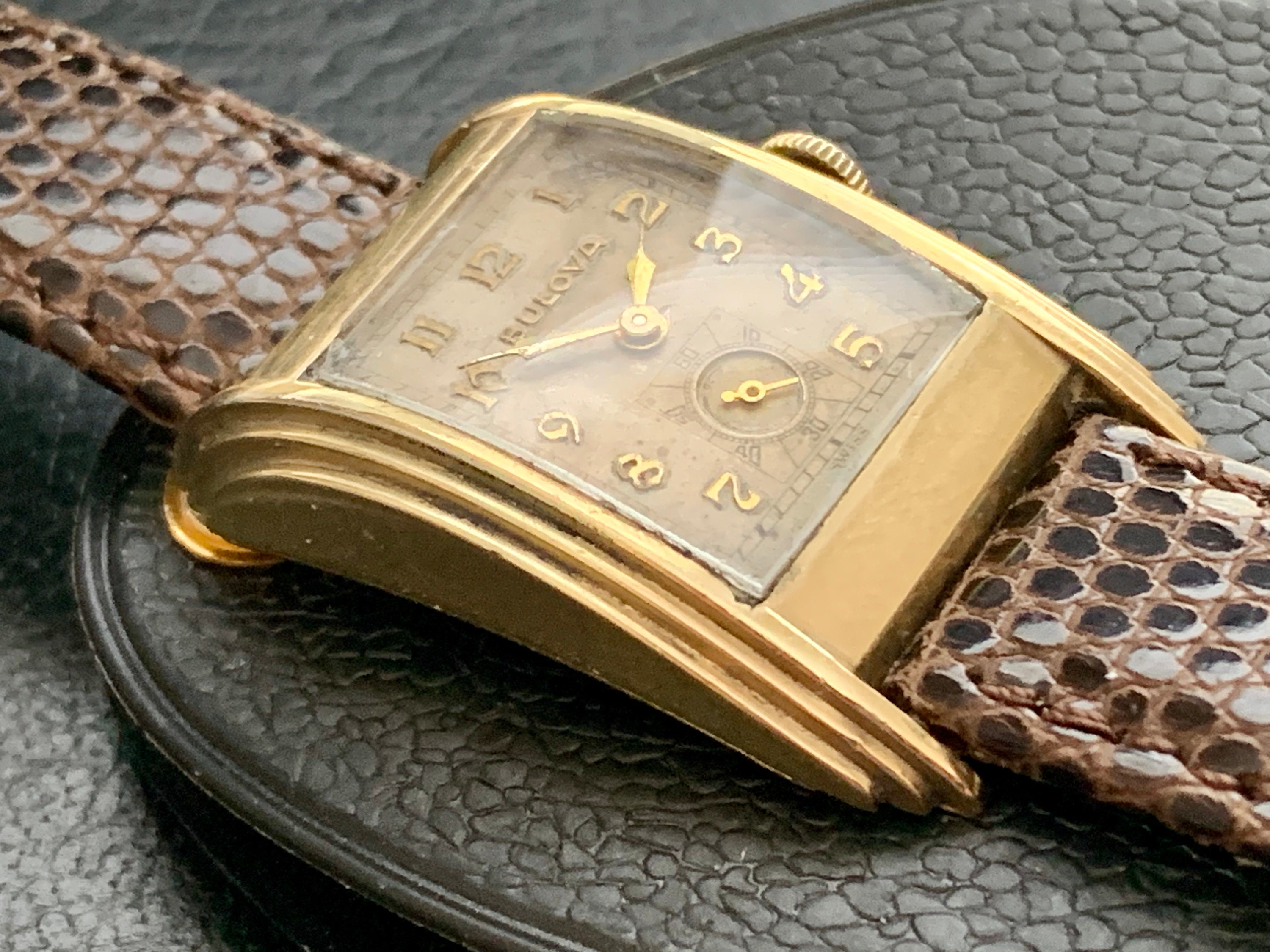 Rare MENS RITE ANGLE Bulova Watch Stepped Sides Angled Bezel 10k