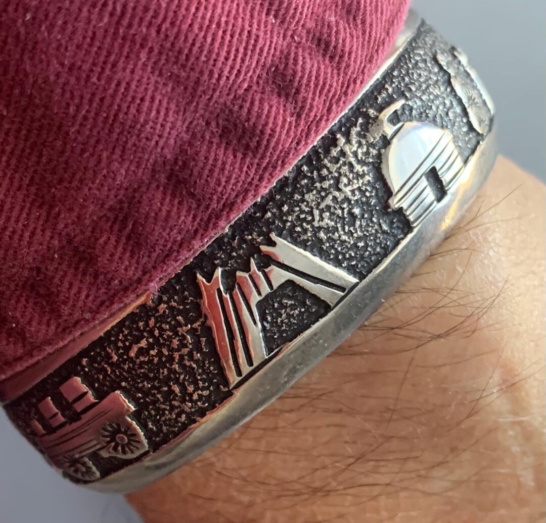 Tommy SINGER NAVAJO Sterling Silver Storyteller Bracelet Vintage 