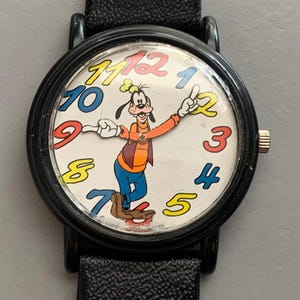 GOOFY DISNEY UNISEX Rare Vintage Black Bezel | Colorful Dial | Round Wrist Watch | Quartz Battery | Runs Well