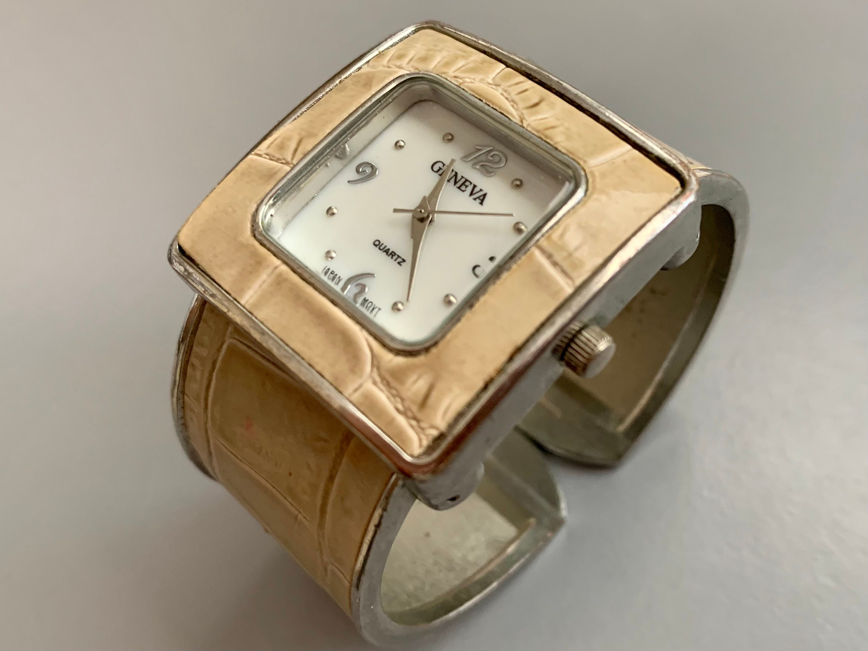 WOMENS Square Beige Leatherette Clamper Geneva Quartz Battery
