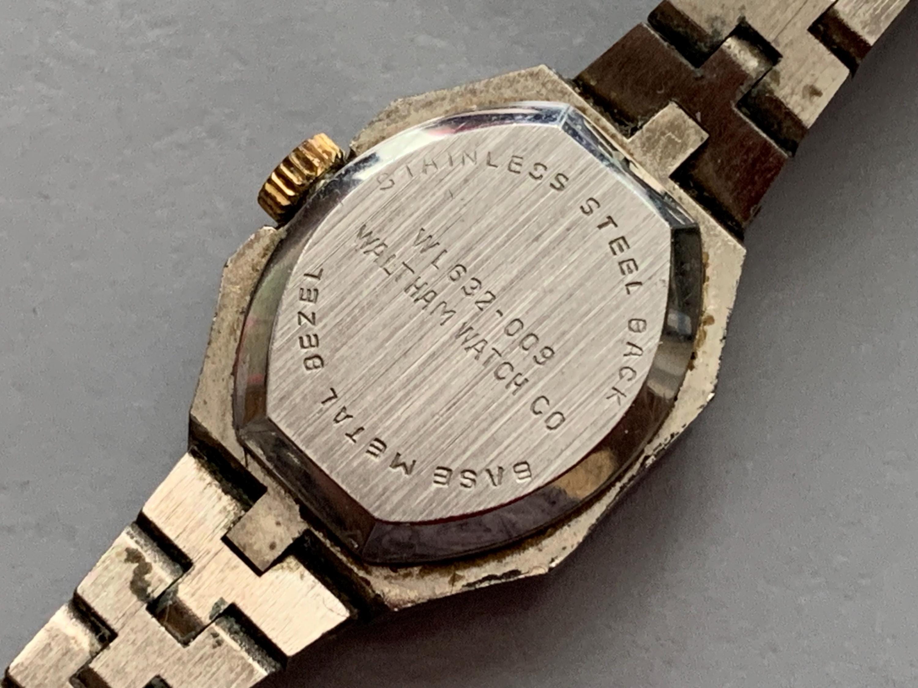 WALTHAM WOMENS WATCH 1968 Vintage Quartz Cocktail Watch: Gold