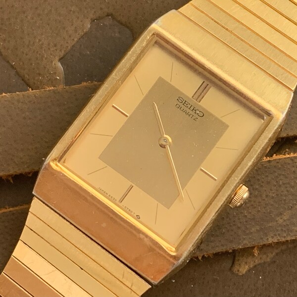 Outstanding Seiko Gold Plated Rectangular Watch, 1984 Mens Ultra Slim Quartz Battery Vintage Watch, Suwa Seikosha logo, 2 Tone Dial