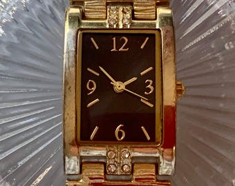 WOMENS RECTANGULAR WATCH Vintage Gold Plated: Classic 1990s | Click & Read Item Details