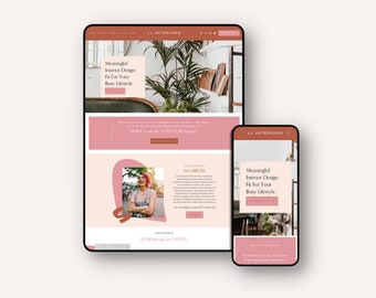 Könnte beinhalten: Ein Screenshot einer Website, die ein rosa-weißes Farbschema mit dem Text "Meaningful Interior Design Fit For Your Busy Lifestyle" und "LL Interiors" auf der Seite zeigt. Die Website ist für ein Innenarchitektur-Unternehmen.
