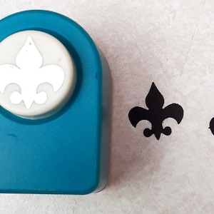 Medium Fleur de Lis-papierpons van McGill Craftivity