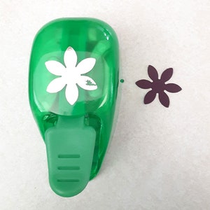 Medium Daisy Flower Thumb Paper Punch from EK Success