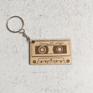 Chaveiro personalizado, chaveiro de madeira, fita cassete gravada, letras e chaveiro de fita mista, chaveiro personalizado, chaveiro retrô