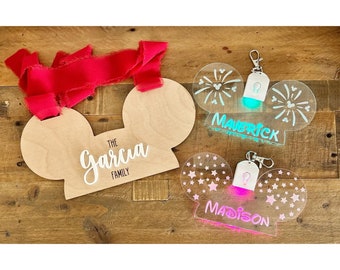 Médaillon LED personnalisé pour poussette - Nom de famille gravé en acrylique, accessoire de parc à thème