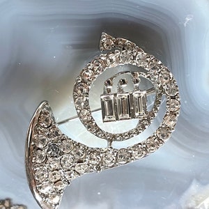 French Horn Pin, French Horn Jewelry, Marching Band Jewelry, Orchestra woodwind instruments, French Horn Brooch, French Horn charm,Woodwind
