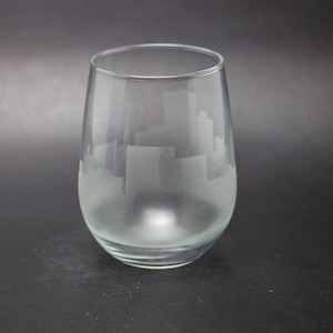 Chattanooga Tennessee Skyline Skyline Wine Glass & Stemless Goblet -  FREE Personalization - Urban Traveler Souvenir - Etched Landmark Map
