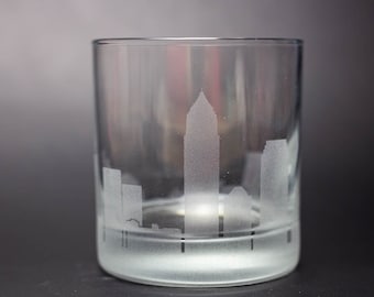 Cleveland Ohio Skyline gravé Old Fashioned Rocks Whisky Verre à cocktail Cadeau tasse paysage urbain gravée personnalisée