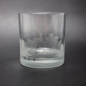 Verre à cocktail Casablanca Maroc Skyline - Personnalisation GRATUITE - Cadeau pour amateur de whisky - Souvenir de voyageur urbain - Accessoires de bar - Verre à roche