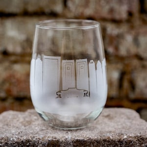 Honolulu Hawaii Skyline Wine Glass & Stemless Goblet -  FREE Personalization - Urban Traveler Souvenir - Etched City Landmark Map Keepsake
