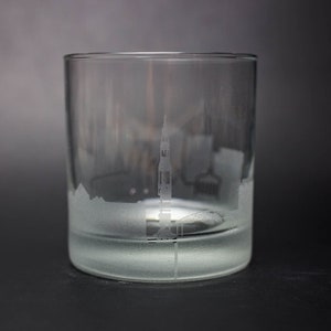 Huntsville Alabama Skyline Cocktailglas - KOSTENLOSE Anpassung - Whisky-Liebhaber Geschenk - Urban Traveller Souvenir - Map Barware - Rocks Glass