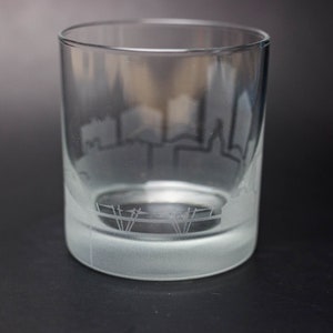 Verre à cocktail Tallahassee Florida Skyline - personnalisation gratuite - cadeau pour amateur de whisky - souvenir de voyageur urbain - carte barware - verre à roche