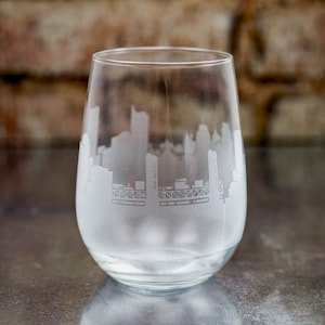 Sacramento California Skyline Wine Glass & Stemless Goblet -  FREE Personalization - Urban Traveler Souvenir - Etched Landmark Map